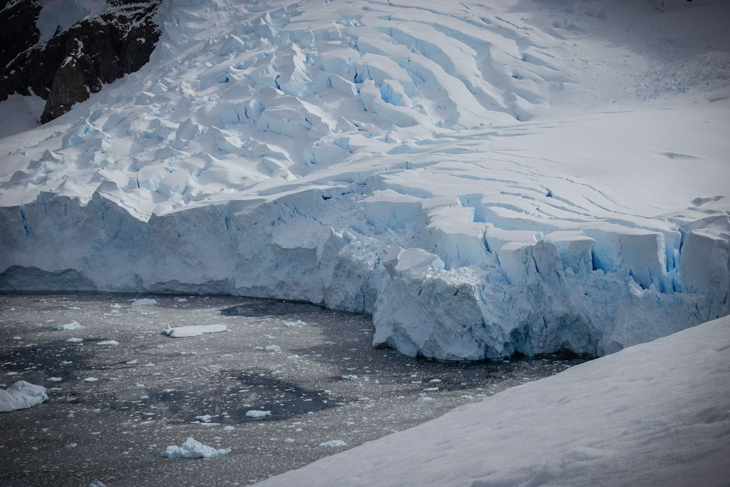 Панцирь сугроба. Покровные ледники Антарктиды. Тюшевский ледник. Ледник Акселя Хейберга. Ледник Докучаева в Антарктиде.