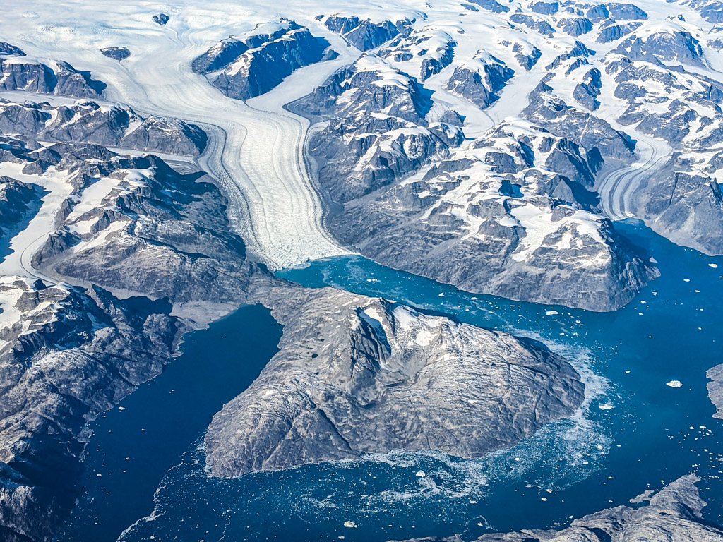 Остров гренландия фото из космоса